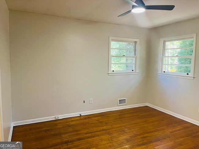 Building Photo - 531 Locke St