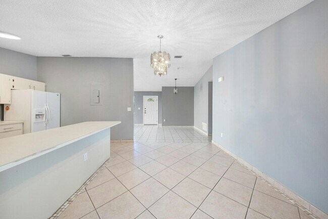 Building Photo - 2348 SW 138th Pl