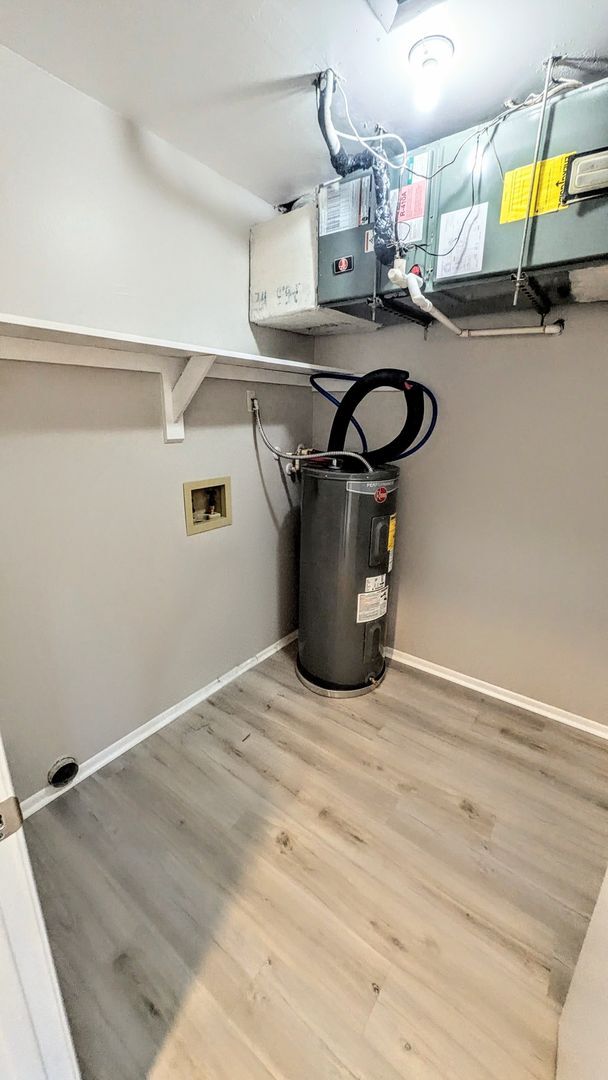 Building Photo - Annual fully remodeled unfurnished spacious 3/2 duplex in Bradenton.