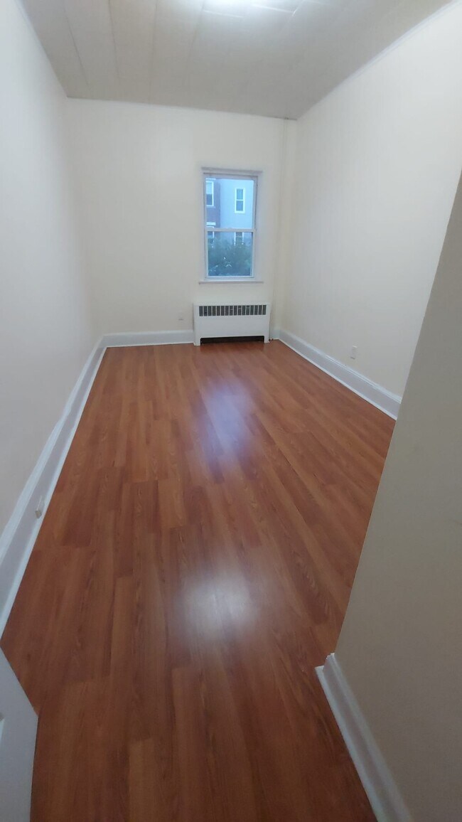 Building Photo - 256 Bowers St