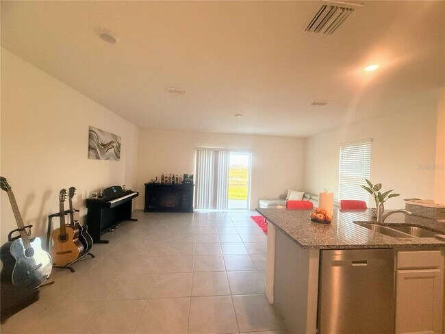 Building Photo - 1727 Wooden St