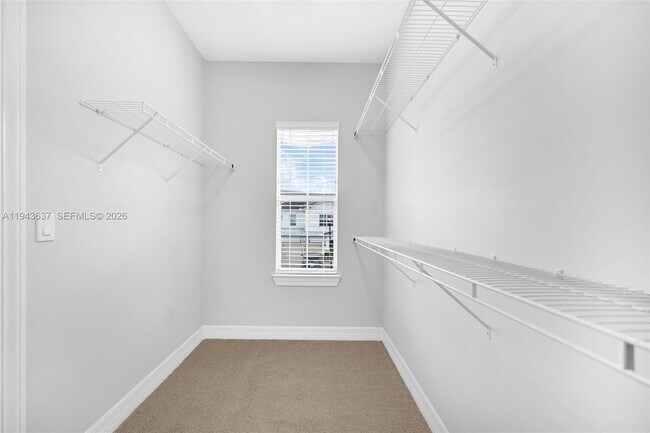 Building Photo - 964 Banyan Dr