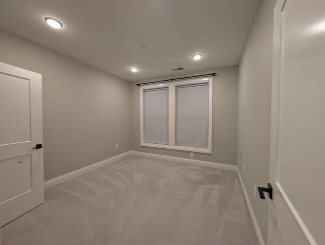 Building Photo - 751 N 6th St