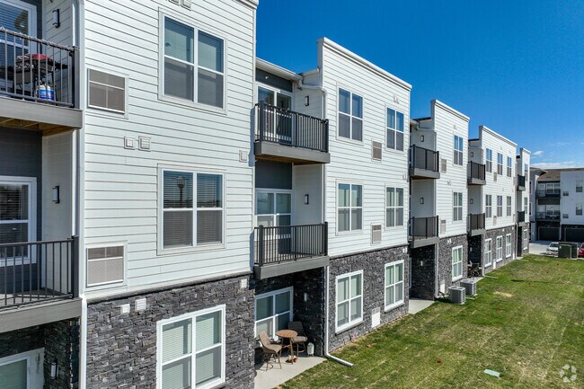 Building Photo - The Parker CLO