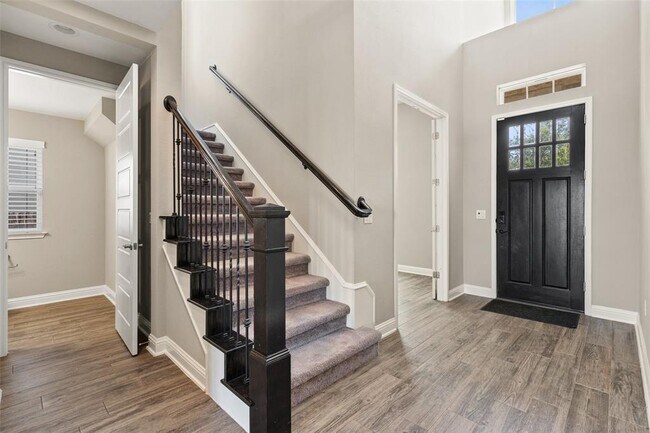 Building Photo - 5004 Mandevilla Dr