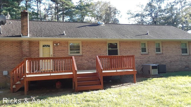Building Photo - 3 br, 1.5 bath House - 25008 Pinecroft Rd