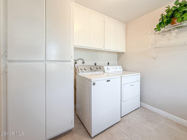 Building Photo - 29717 Strawberry Hill Dr