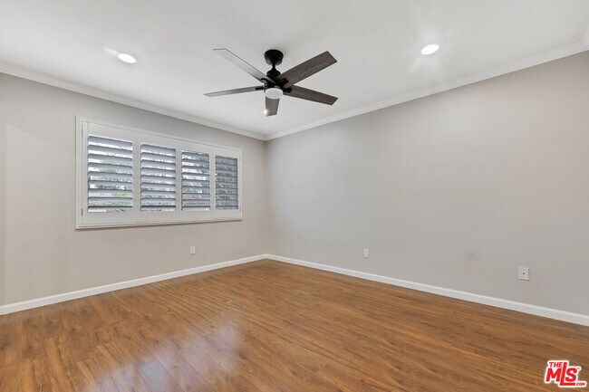 Building Photo - 11040 Salt Lake Ave