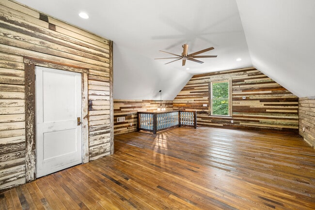 Building Photo - 479 W Park St