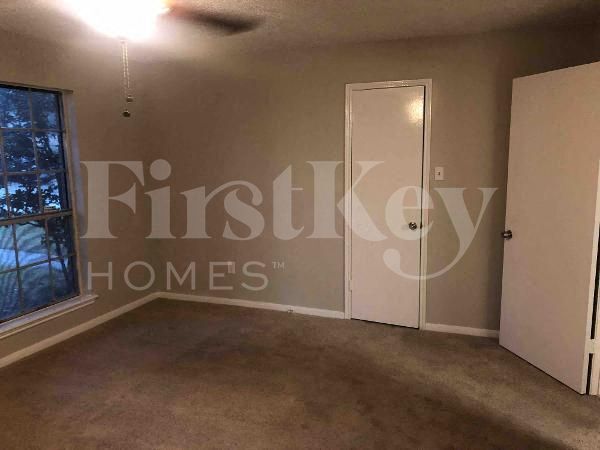 Building Photo - 18111 Fireside Dr