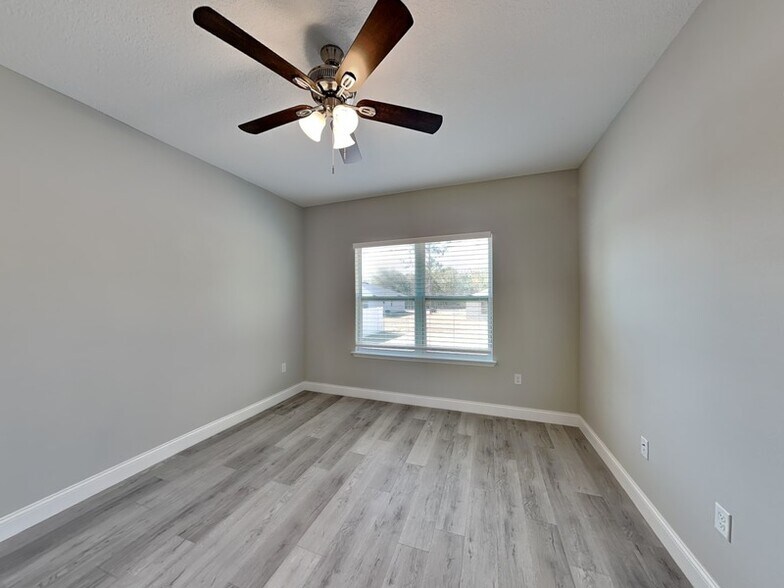 Building Photo - 8512 N Merrimac Way