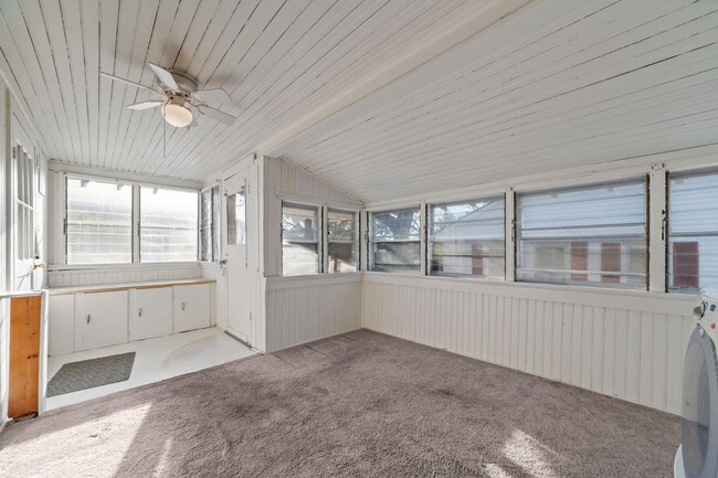 Building Photo - 503 E 5th St