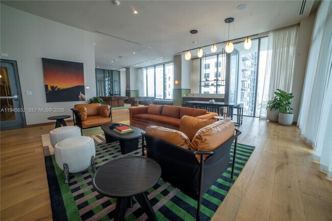 Building Photo - 11 NE 6th St