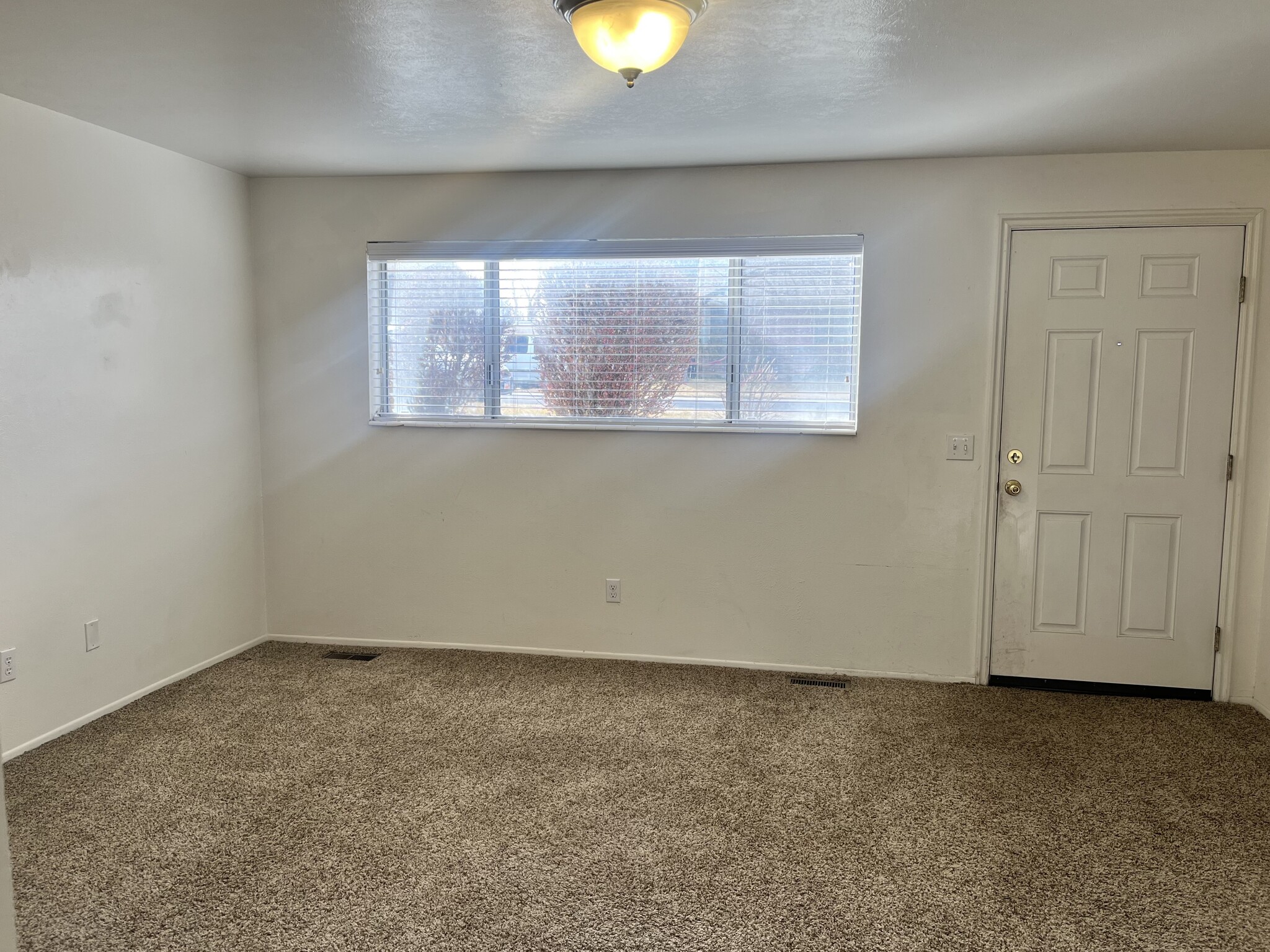 Livingroom - 157 E 850 S