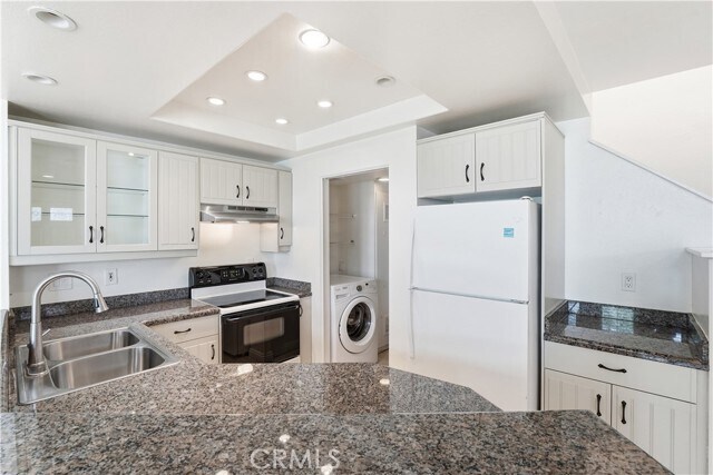 Building Photo - 51 Greenmoor