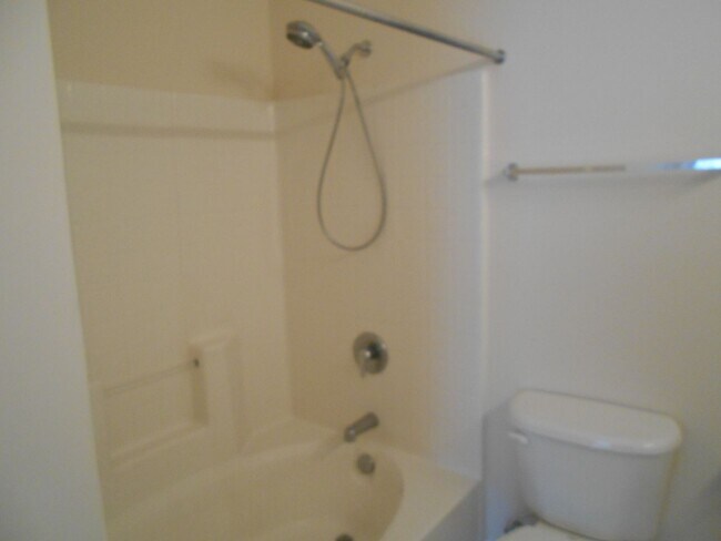 Building Photo - 3 bedroom, 2 bath condo in Carolina Willows