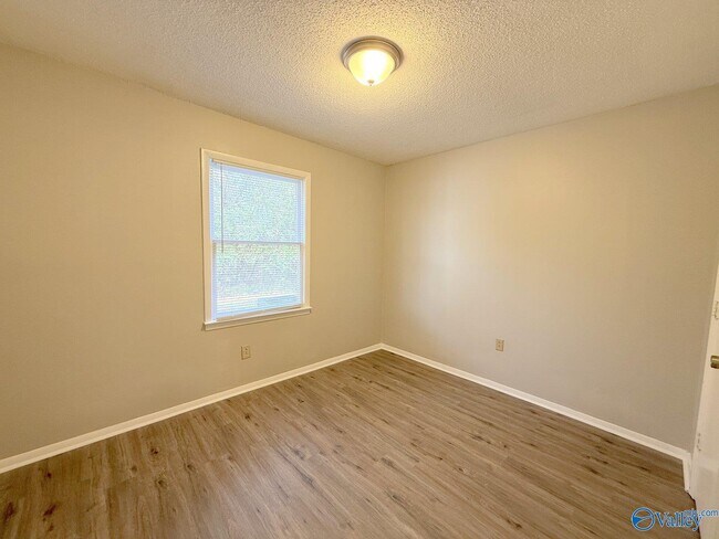 Building Photo - 2700 Lantern Walk SE