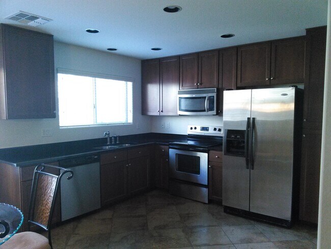 Building Photo - 1212 E Canyon Creek Dr