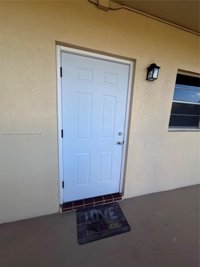 Building Photo - 301 Cambridge Rd