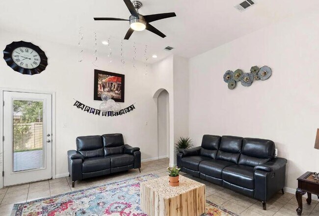 Building Photo - 2781 Santa Ana Ln