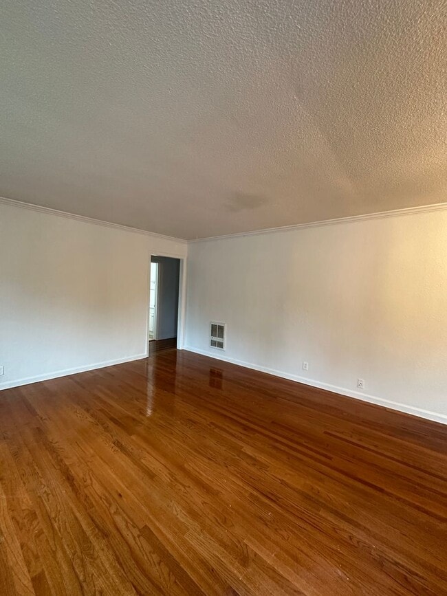 Building Photo - Updated & Charming 3 Bedroom Home with Fan...