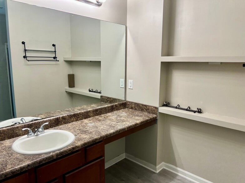 Building Photo - 302 Alcovy Way