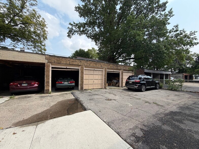 Building Photo - 1357 Phelps Ave