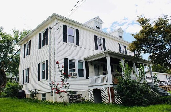 Building Photo - 28 N Willow St