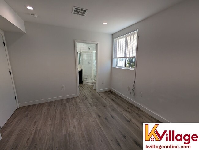 Building Photo - Private Bedroom w Personal Bathroom & Shower, shared student-oriented space **PET-FRIENDLY FLOOR**