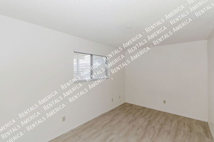 Building Photo - 3951 W Irvington Rd