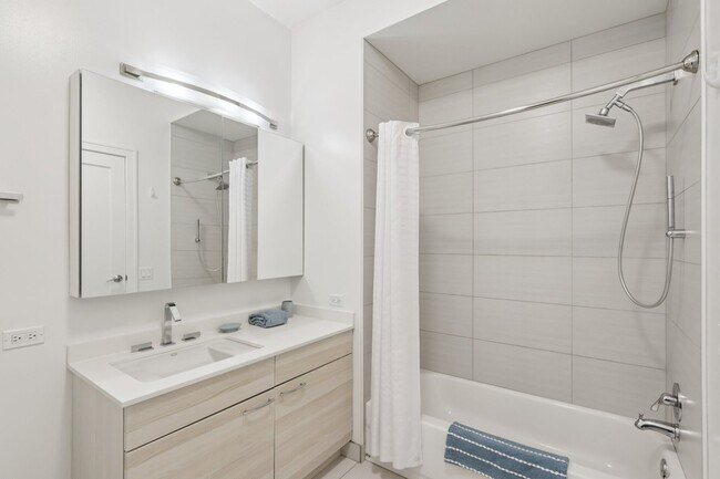 Building Photo - 66 E Benton Pl