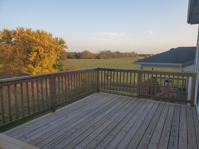 Building Photo - 1204 Riverview Dr