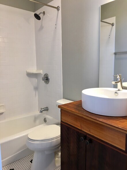 Bathroom #1 - 624 1st St