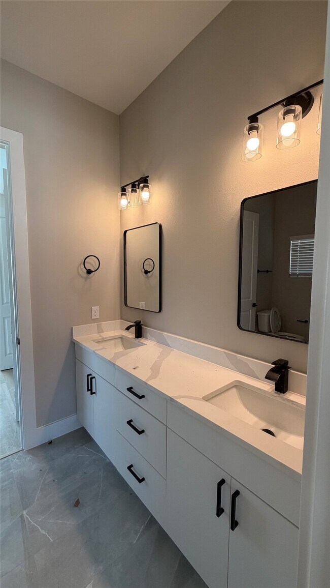 Building Photo - 2607 Piemonte Ave