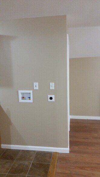 Building Photo - 391 Putnam Pike