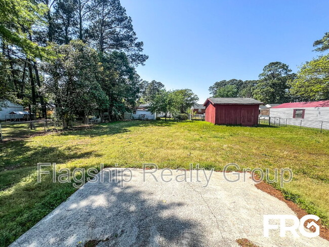 Building Photo - 1305 Robin St