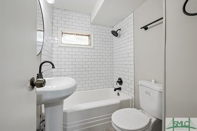 Building Photo - 119 W 60th St