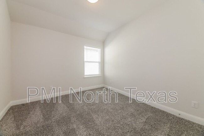 Building Photo - 515 Parrino pkwy