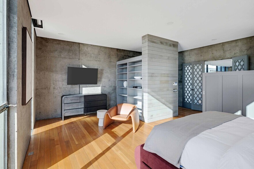 Building Photo - 1812 The Strand