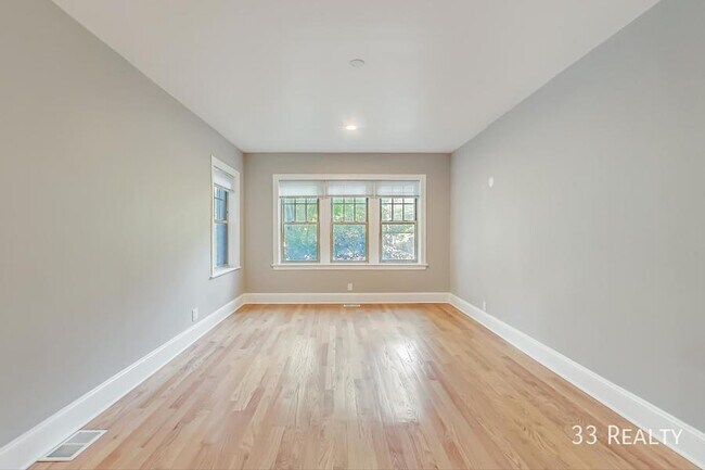 Building Photo - 936 Pleasant St