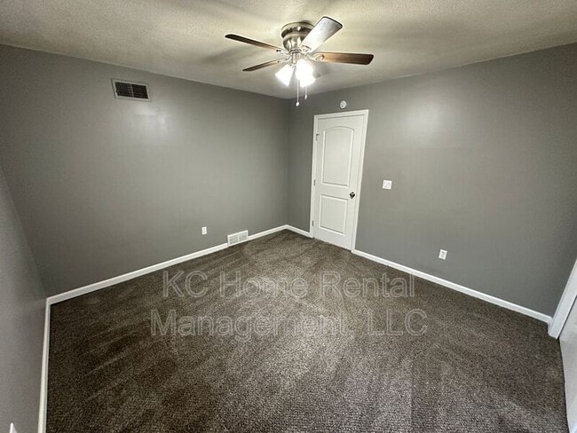 Building Photo - 800 S Willow Dr