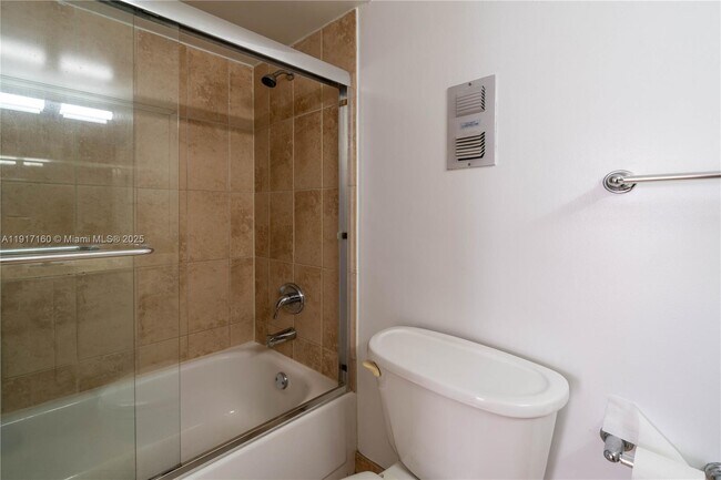 Building Photo - 2500 NE 135th St