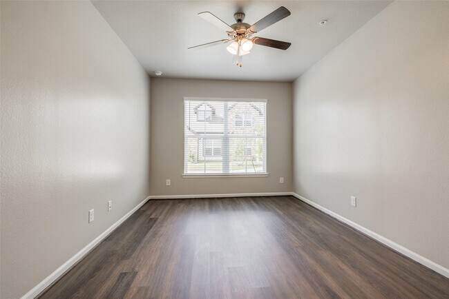 Building Photo - 137 Pk Pl Cir