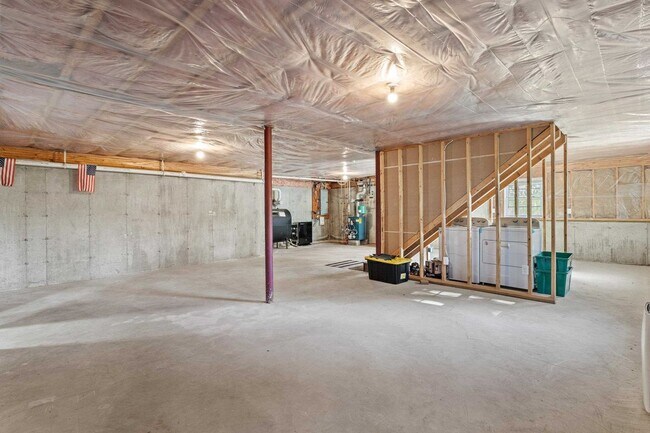 Building Photo - 22 Maple Rd