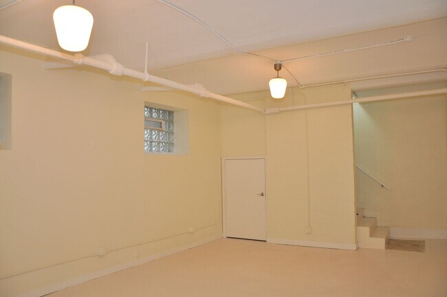 Building Photo - Pillsbury
