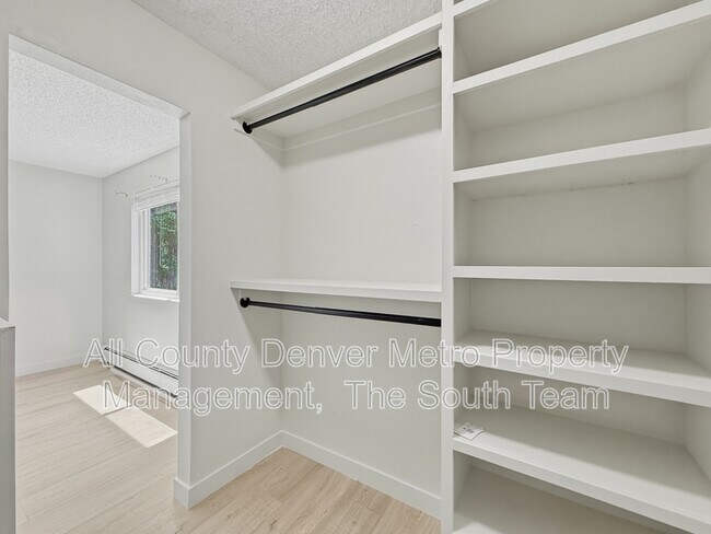 Building Photo - 2835 S Monaco St Pkwy