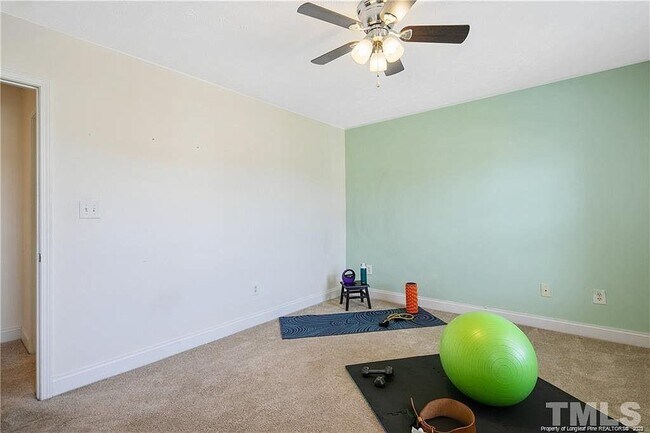 Building Photo - 1600 Silver Ridge Ct