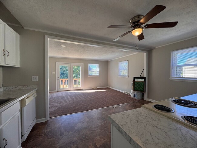 Building Photo - Freshly Updated 3Bedroom One Story Home