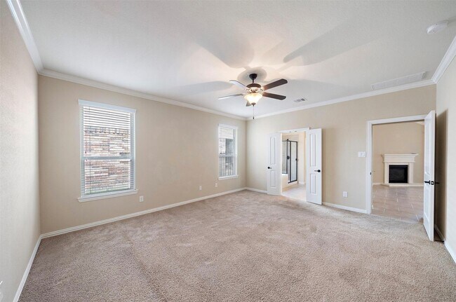 Building Photo - 2 Painted Post Pl