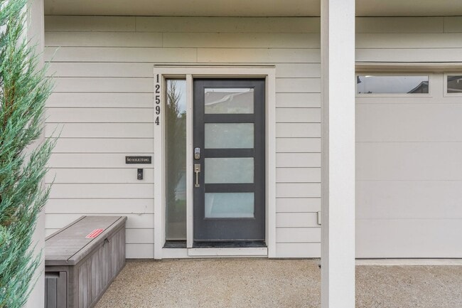 Building Photo - Beautiful 3 Bed, 2.5 Bath Rental Home in H...